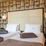 Hotel Touring 4*