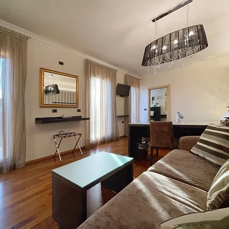 Touring Ξενοδοχείο 4*